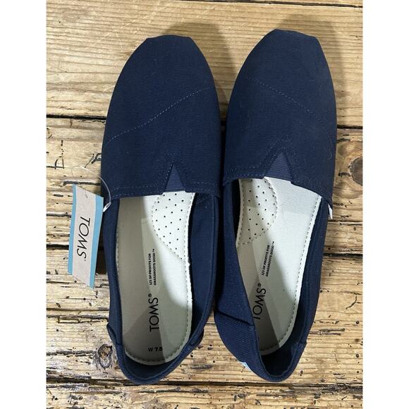 TOMS Women's Size 7.5 Navy Blue Canvas Slip On Flats NWT - Picture 1 of 9